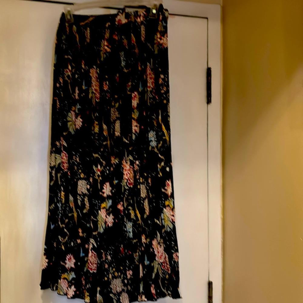 Women’s elastic waist pleated long skirt black, floral print, size XS, H&M